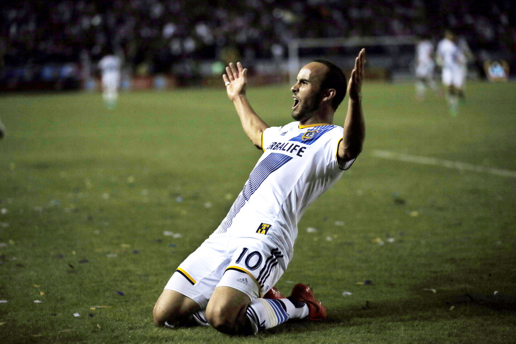 2014 Landon Donovan lifts LA Galaxy with 3 goals, assist
